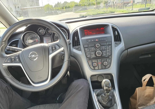 Opel Astra cena 35000 przebieg: 148534, rok produkcji 2013 z Sosnowiec małe 37